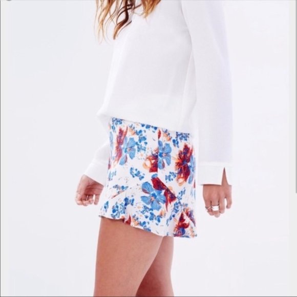 Free People Floral Print Shorts Red and Blue Size 6 - Picture 4 of 12